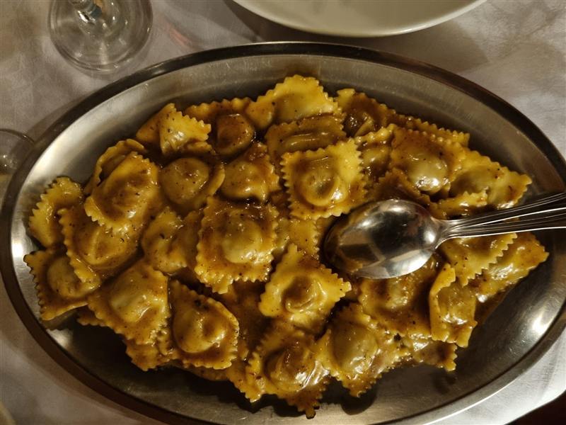 Pasta fresca della casa al sugo d'arrosto